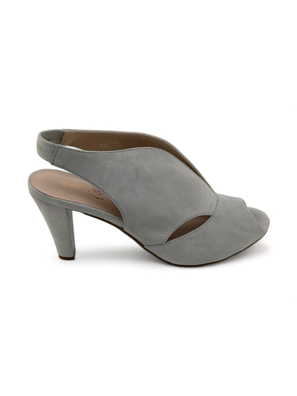Bella B.